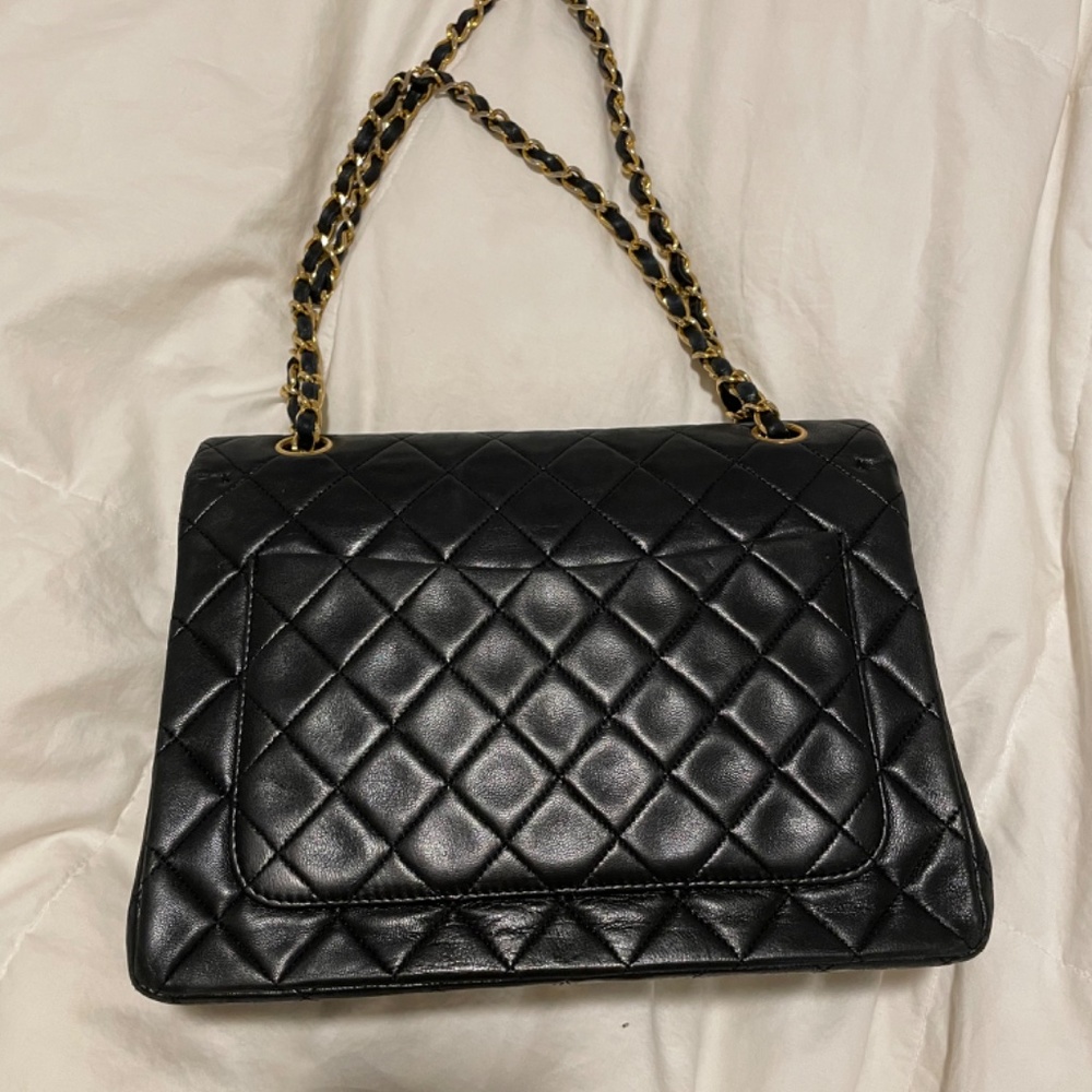 CHANEL 1990 Vintage Lambskin Quilted Medium Double Flap Black Handbag - Picture 4 of 10